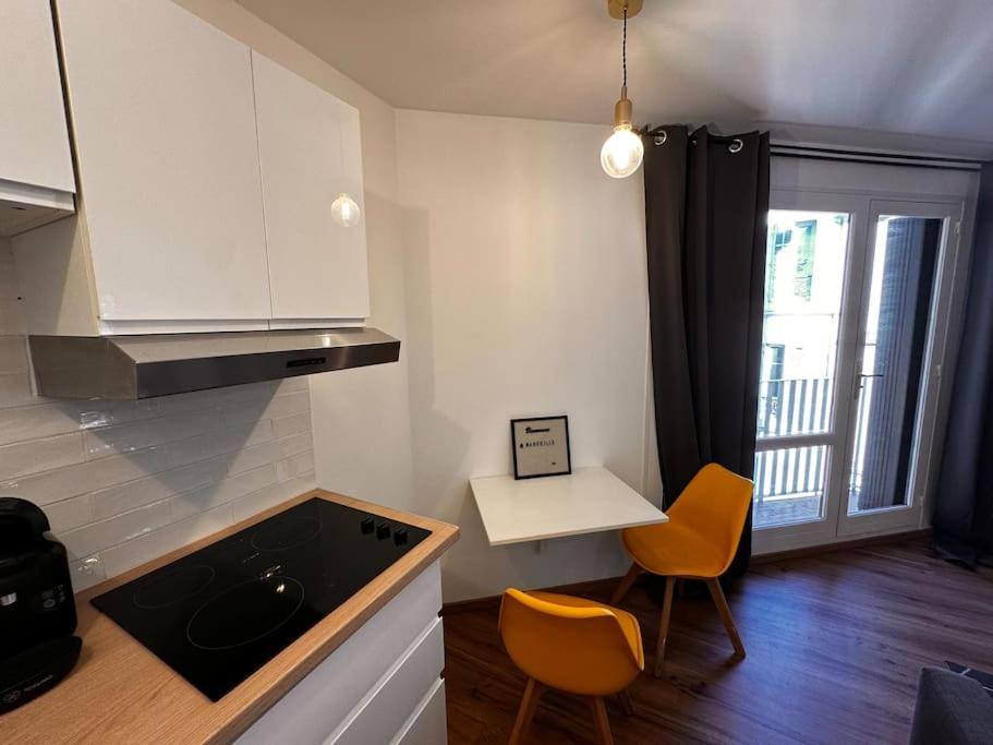 Appartement Charmant Studio Moderne Et Lumineux 1Min Gare à Marseille Extérieur photo